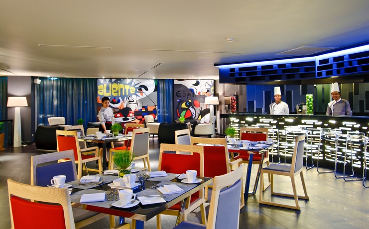 Imagen del bar/restaurante del Hotel Park Plaza Bangkok Soi 18. Foto 5