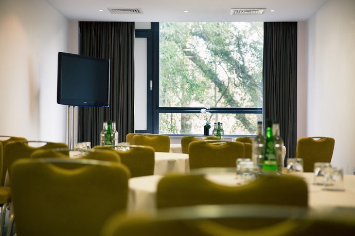 Imagen de los interiores del Hotel Park Plaza Cardiff. Foto 11