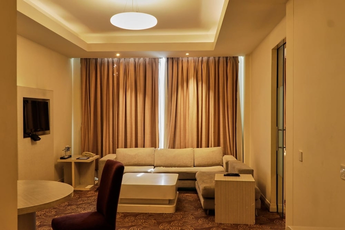 Imagen de la habitación del Hotel Park Plaza Faridabad. Foto 10