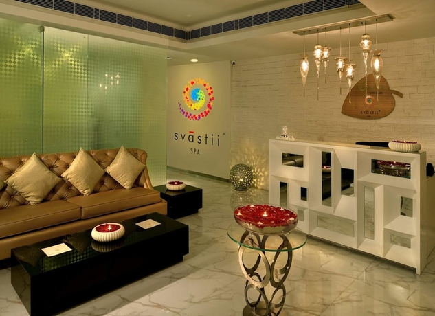 Imagen de la piscina del Hotel Park Plaza Faridabad. Foto 19