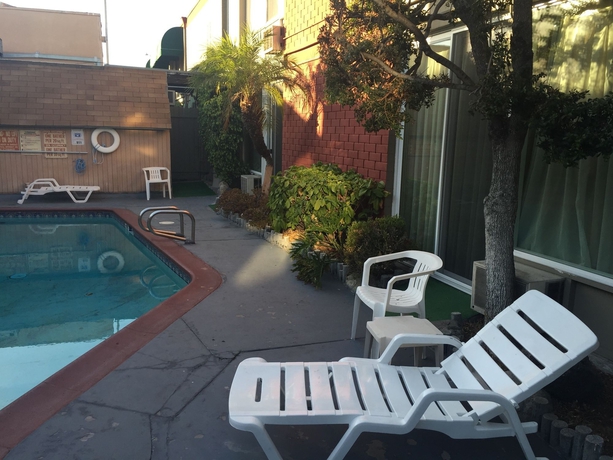 Imagen de la piscina del Hotel Park Plaza Lodge. Foto 9