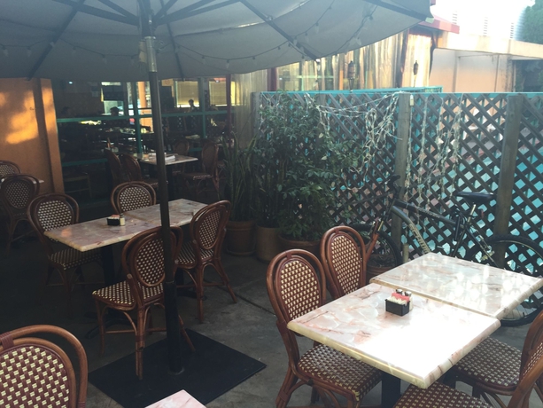 Imagen del bar/restaurante del Hotel Park Plaza Lodge. Foto 2