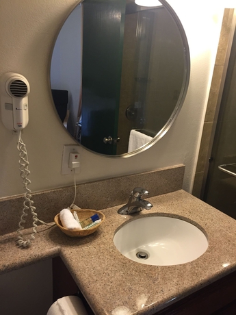 Imagen de la habitación del Hotel Park Plaza Lodge. Foto 6