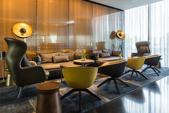 Imagen del bar/restaurante del Hotel Park Plaza London Park Royal. Foto 2