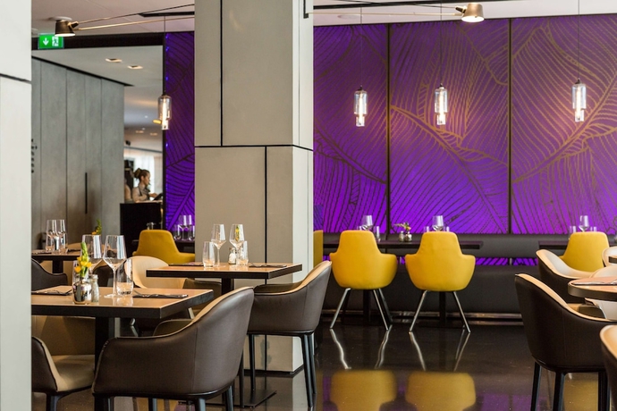 Imagen del bar/restaurante del Hotel Park Plaza London Park Royal. Foto 5