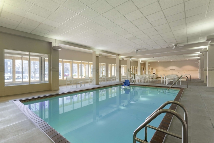 Imagen de la piscina del Hotel Park Plaza Minneapolis Mall of America. Foto 16