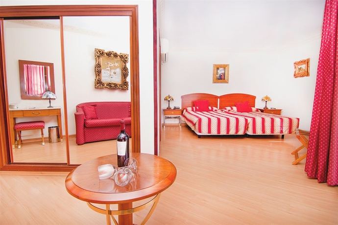 Imagen de la habitación del Hotel Park Plaza Suites. Foto 6