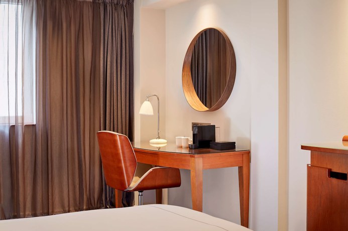 Imagen de la habitación del Hotel Park Plaza Victoria London. Foto 4