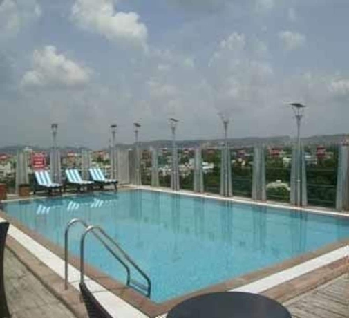 Imagen de la piscina del Hotel Park Prime Jaipur. Foto 18