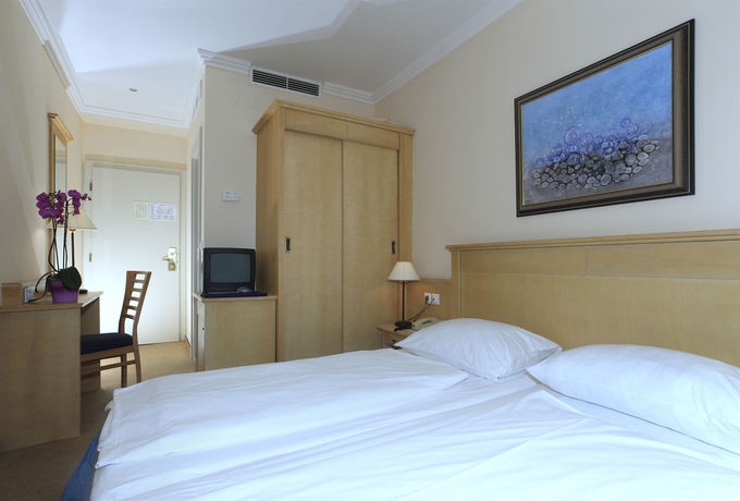 Imagen de la habitación del Hotel Park Punat managed by Falkensteiner. Foto 6
