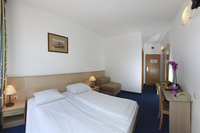 Imagen de la habitación del Hotel Park Punat managed by Falkensteiner. Foto 9