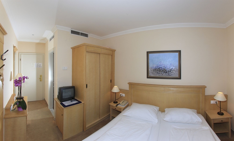 Imagen de la habitación del Hotel Park Punat managed by Falkensteiner. Foto 14