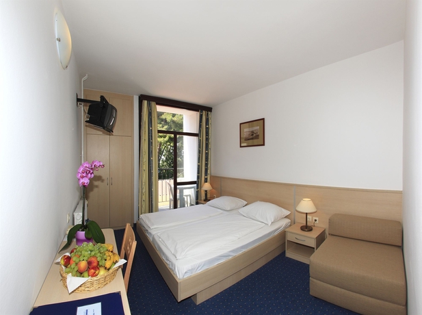 Imagen de la habitación del Hotel Park Punat managed by Falkensteiner. Foto 15