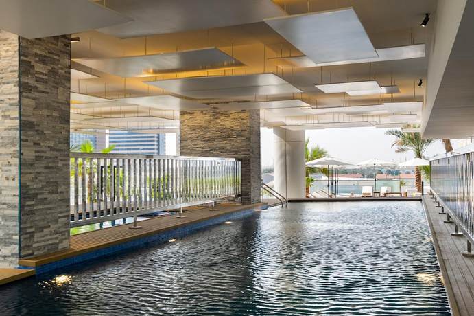 Imagen de la piscina del Hotel Park Regis Business Bay Hotel. Foto 19