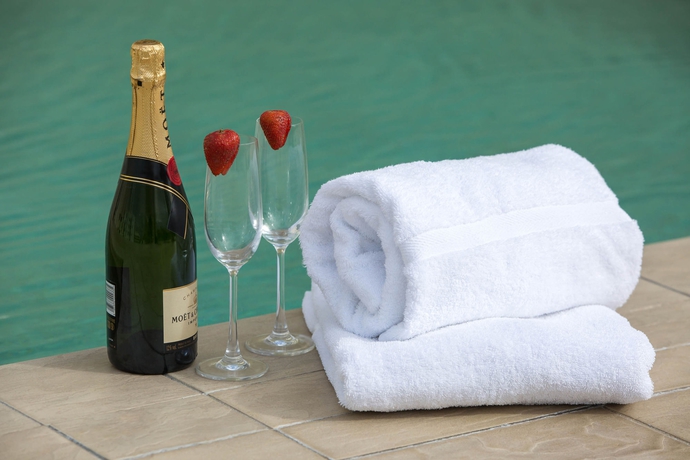 Imagen de la piscina del Hotel Park Regis Cairns. Foto 16