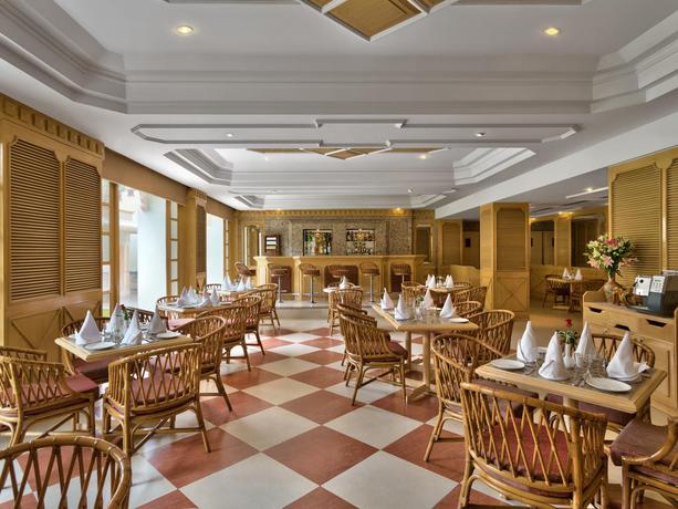 Imagen del bar/restaurante del Hotel Park Regis Jaipur. Foto 6