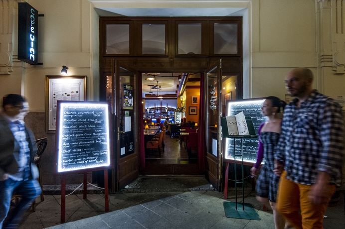 Imagen del bar/restaurante del Hotel Park Residence Budapest. Foto 4