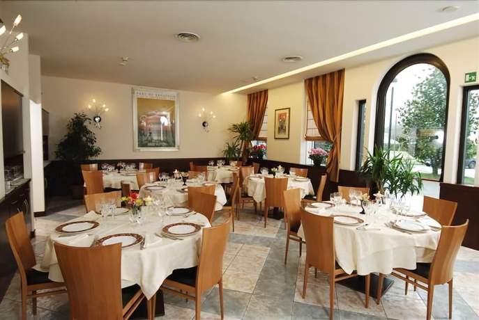 Imagen del bar/restaurante del Hotel Park Ripaverde. Foto 4