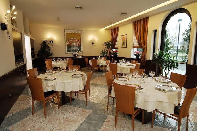 Imagen del bar/restaurante del Hotel Park Ripaverde. Foto 7