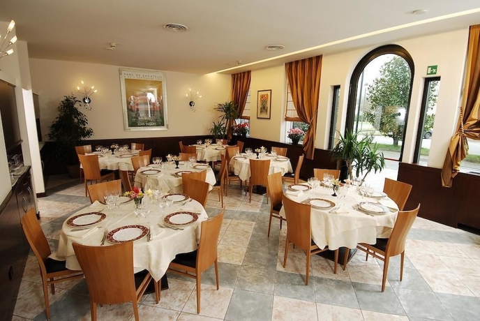 Imagen del bar/restaurante del Hotel Park Ripaverde. Foto 8