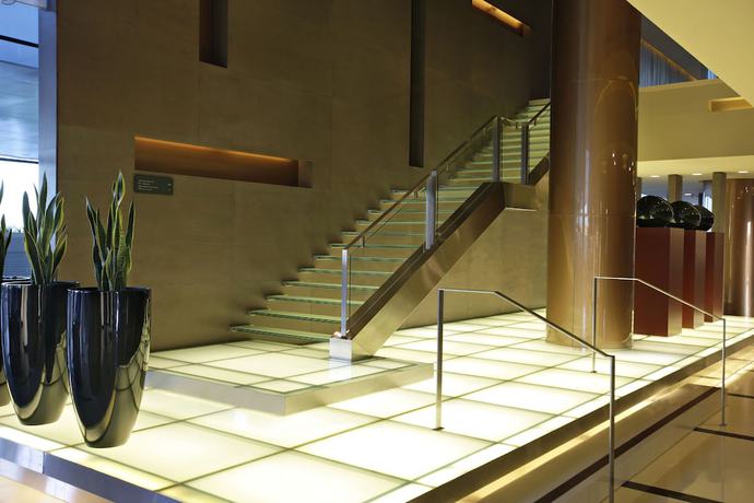 Imagen de los interiores del Hotel Park Rotana. Foto 18
