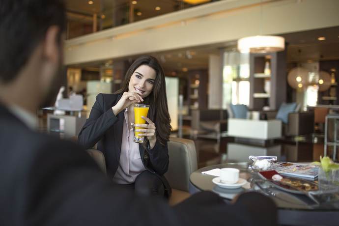 Imagen del bar/restaurante del Hotel Park Rotana. Foto 3