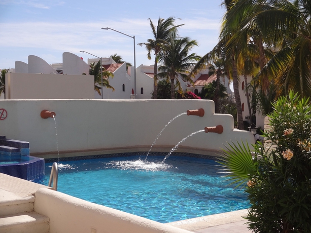 Imagen de la piscina del Hotel Park Royal Homestay Los Cabos. Foto 15