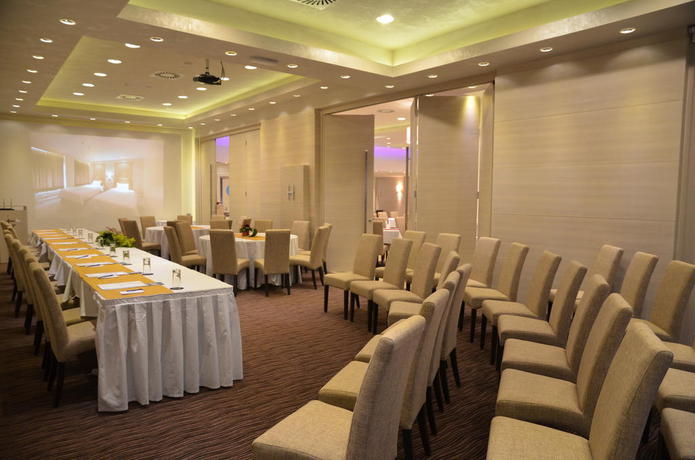 Imagen de los interiores del Hotel Park, Ruma. Foto 17