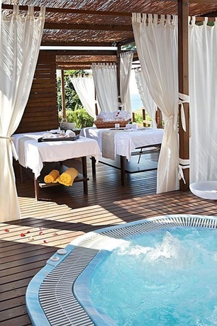 Imagen de la piscina del Hotel Park San Jorge. Foto 12