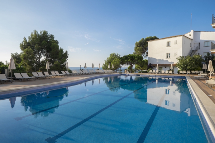 Imagen de la piscina del Hotel Park San Jorge. Foto 14