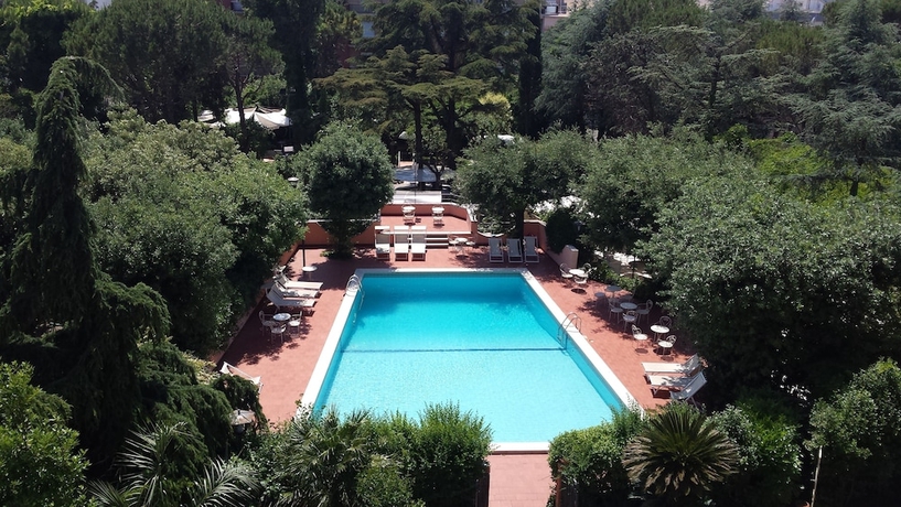 Imagen de la piscina del Hotel Park San Michele. Foto 17