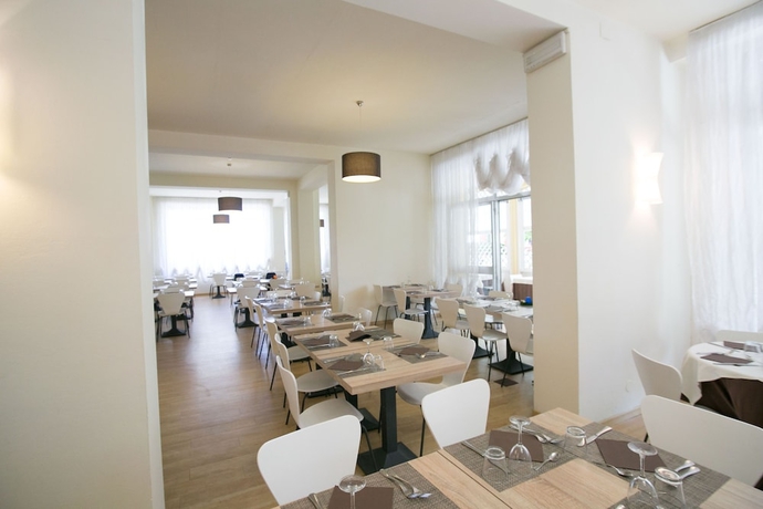 Imagen del bar/restaurante del Hotel Park Serena. Foto 5