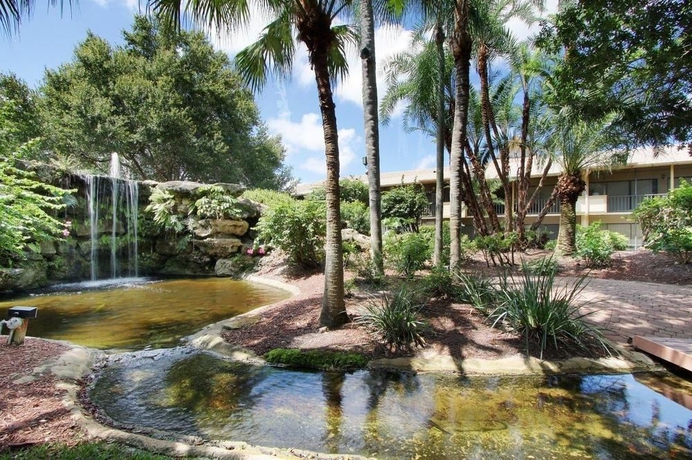 Imagen de los exteriores del Hotel Park Shore Resort. Foto 8