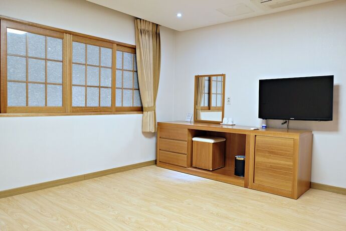 Imagen de la habitación del Hotel Park Side Hotel. Foto 10