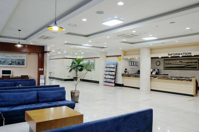 Imagen de los interiores del Hotel Park Side Hotel. Foto 18