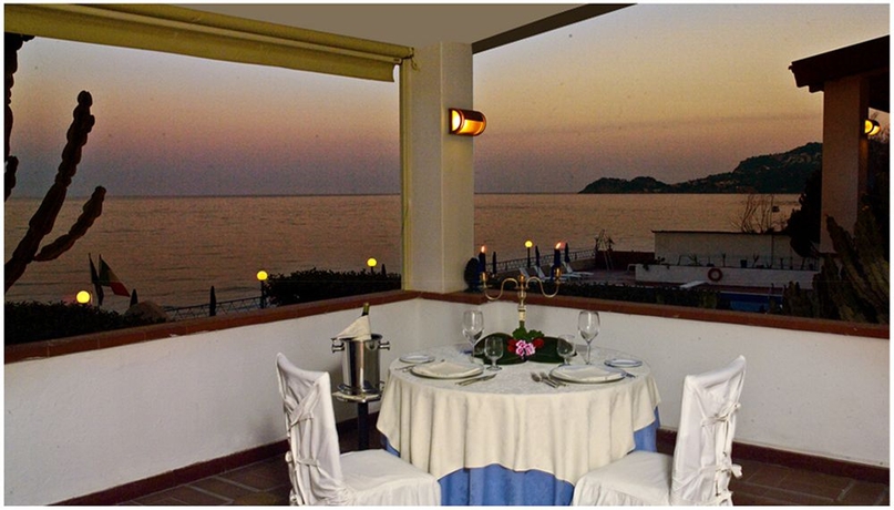 Imagen del bar/restaurante del Hotel Park Silemi. Foto 2