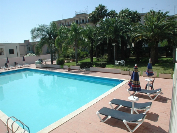 Imagen de la piscina del Hotel Park, Siracusa. Foto 19