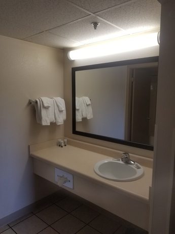 Imagen de la habitación del Hotel Park Tower Inn. Foto 15