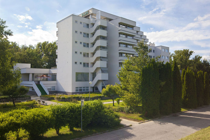 Imagen de la piscina del Hotel Park, Trnava. Foto 16
