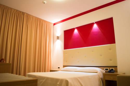 Imagen de la habitación del Hotel Park Tyrrenian. Foto 12