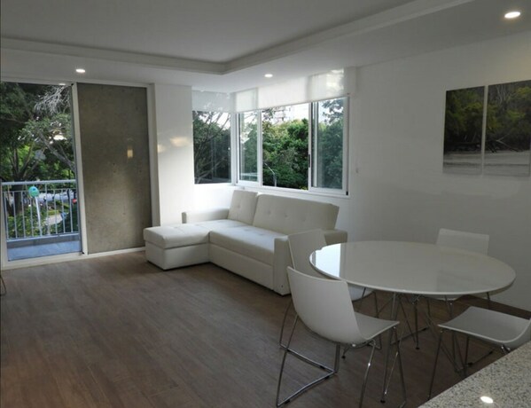 Imagen de la habitación del Hotel Park V & Suites. Foto 17