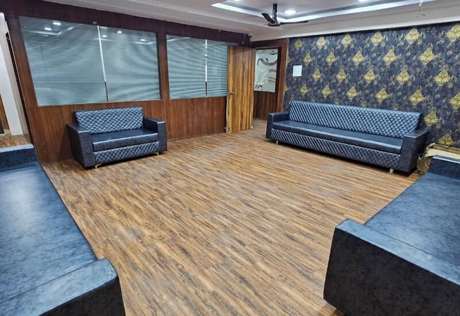 Imagen de los interiores del Hotel Park View Pithampur. Foto 14