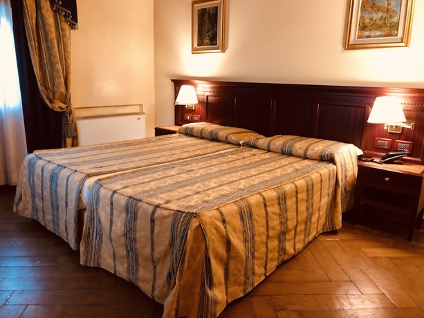 Imagen de la habitación del Hotel Park Villa Vicini. Foto 7