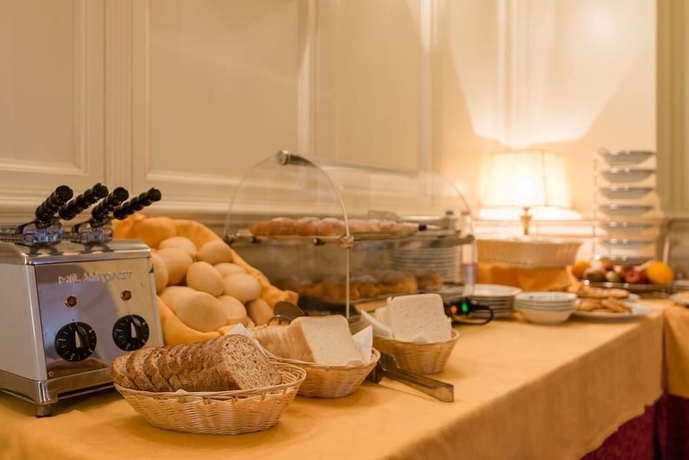 Imagen del bar/restaurante del Hotel Park Villa Vicini. Foto 2