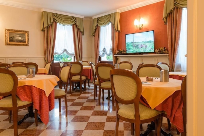 Imagen del bar/restaurante del Hotel Park Villa Vicini. Foto 3