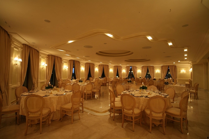 Imagen del bar/restaurante del Hotel Park Villaferrata. Foto 3