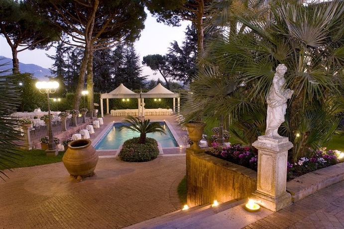 Imagen de la piscina del Hotel Park Villaferrata. Foto 12