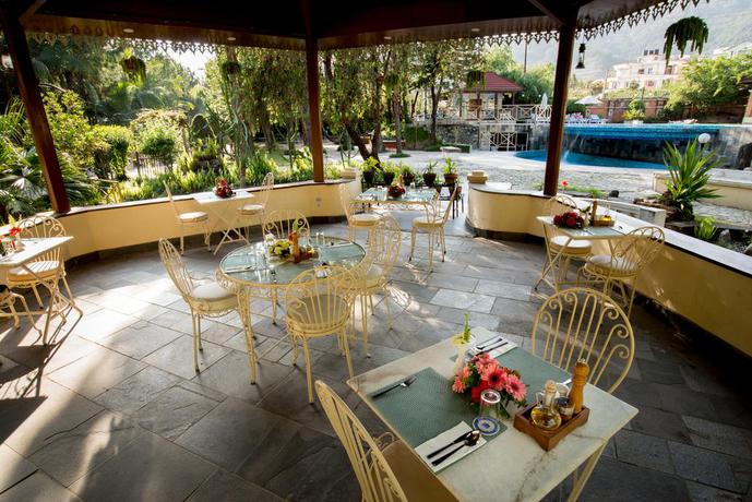 Imagen de los exteriores del Hotel Park Village Hotel & Resort. Foto 6