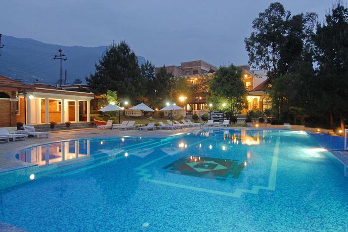 Imagen de la piscina del Hotel Park Village Hotel & Resort. Foto 16