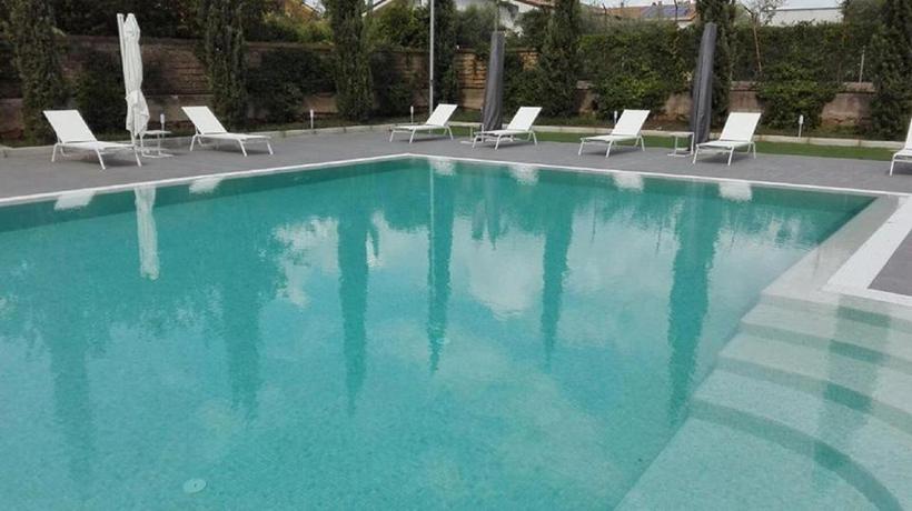 Imagen de la piscina del Hotel Park Villamaria. Foto 8